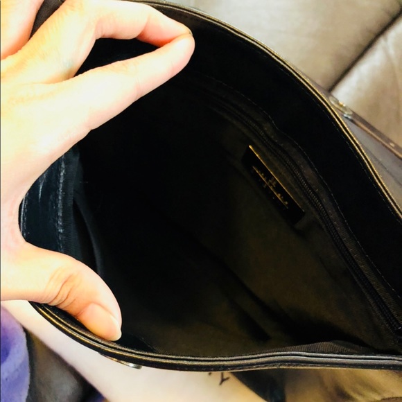 Authentic Givenchy Black Leather Shoulder bag - Picture 7 of 8